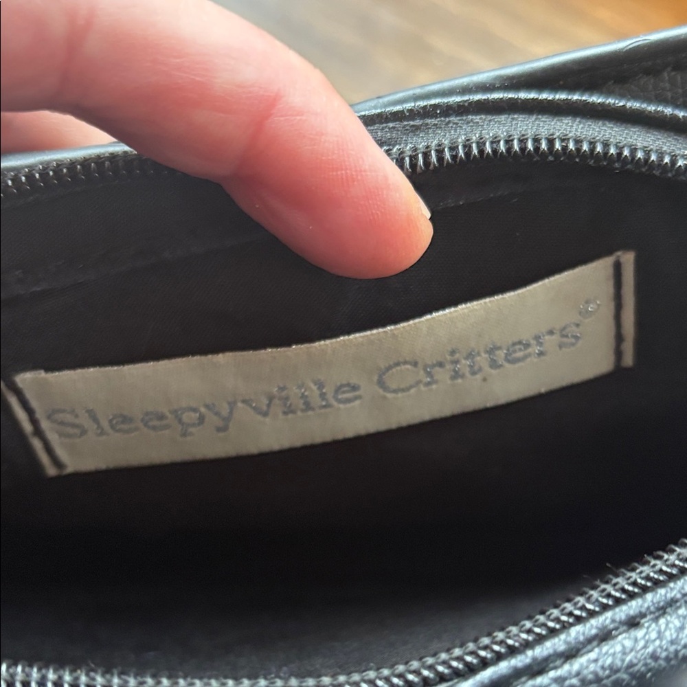 Sleepy critters Blue Whale-Shaped Crossbody Bag tail is damaged - Picture 5 of 5